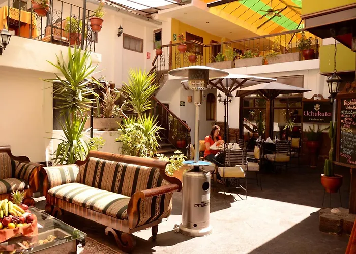 ホテル Oblitas Plaza De Armas クスコ